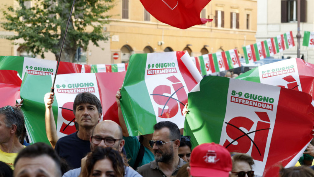 Italia organizează duminică și luni un referendum important privind reducerea perioadei de așteptare pentru obținerea cetățeniei, precum și încercarea de a abroga legi care liberalizează piața muncii. Potrivit digi24.ro, aceste măsuri sunt contestate de guvern, condus de premierul Giorgia Meloni, notează publicația.