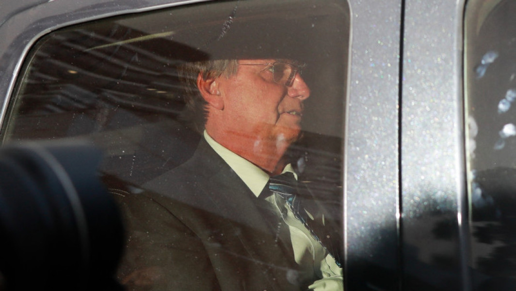 Jair Bolsonaro, fostul președinte brazilian, va fi audiat luni la Curtea Supremă într-un proces important legat de o presupusă tentativă de lovitură de stat din 2022. Potrivit AFP, citată de News.ro, Bolsonaro, în vârstă de 70 de ani, urmează să se confrunte cu magistratul Alexandre de Moraes, considerat un personaj extrem de influent și controversat, și cel însărcinat cu acest caz. Acuzațiile aduse de procuratură îi fac pe Bolsonaro și pe șapte dintre apropiații săi să riște pedepse de până la 40 de ani de închisoare.