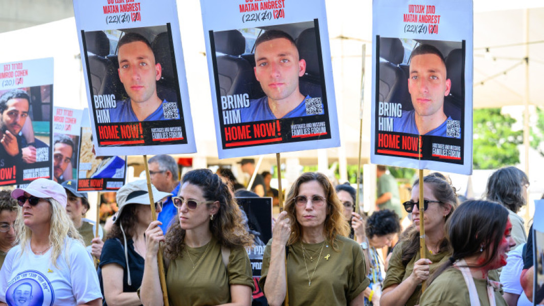 familia unui soldat israelian luat ostatic de Hamas face apel de ajutor