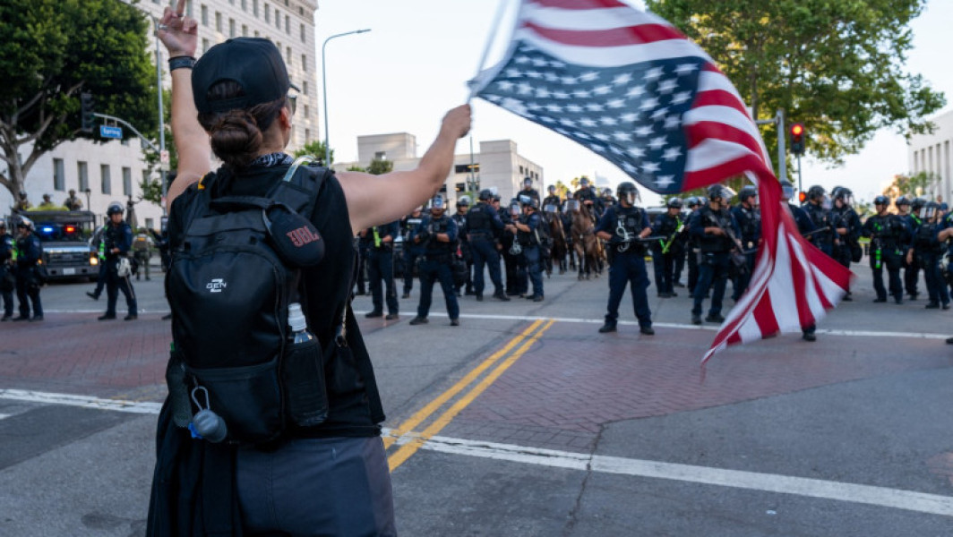 Manifestații anti-imigrație devastează Statele Unite, în ciuda prezenței militare la Los Angeles