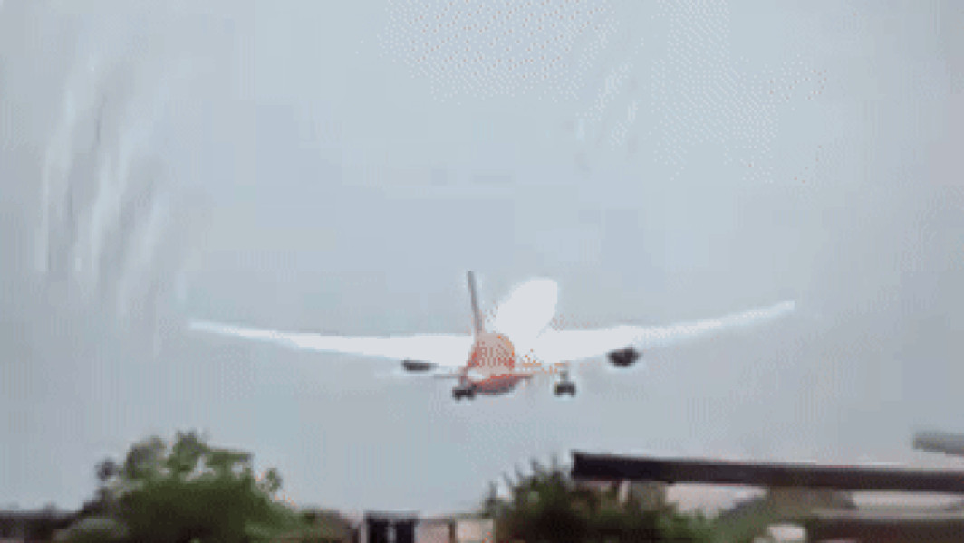 Accident tragic al unui avion Air India după decolare