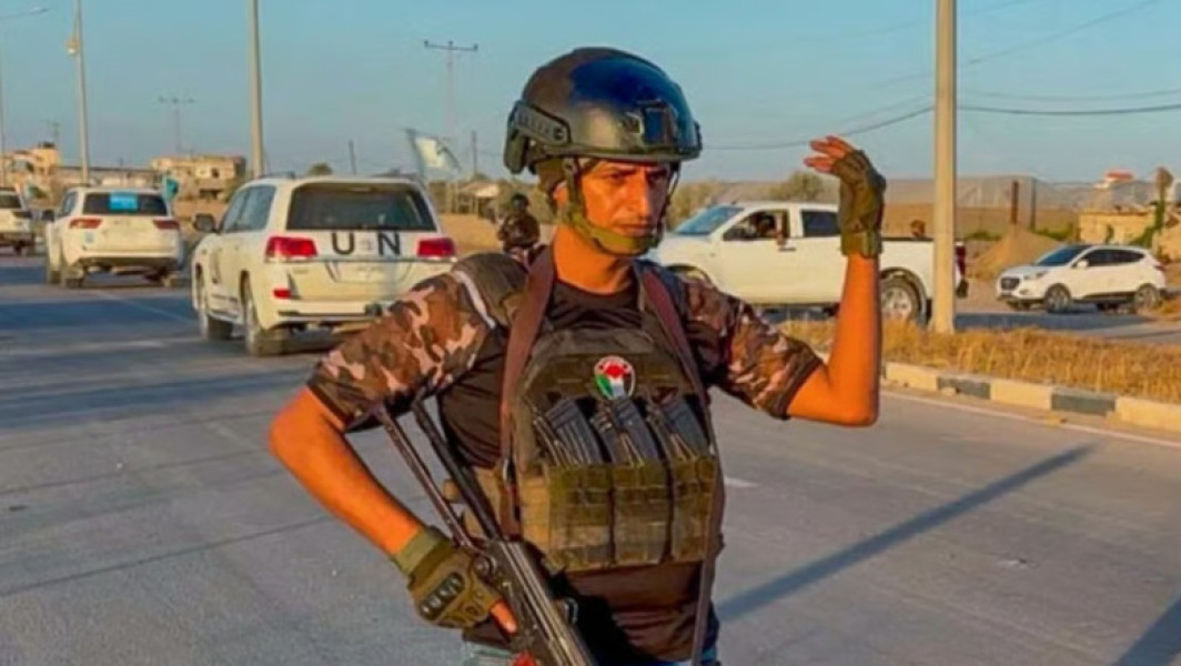 putere mică, sprijinită de israel. liderul acestei miliții, yasser abu shabab, promite că va învinge gruparea Hamas, deși are doar câteva sute de luptători și este disprețuit de palestinieni. recent, israelul a dezvăluit că a livrat arme de tip AK-47 și a permis luptătorilor lui abu shabab să acționeze în zone din Gaza unde palestinienii obișnuiau să nu aibă acces, scrie digi24.ro. potrivit analizelor, unele materiale de promovare ale grupării par prea bine realizate pentru un mic grup de luptători, ceea ce îi face pe mulți să susțină că aceștia primesc sprijin financiar din partea unor state arabe.