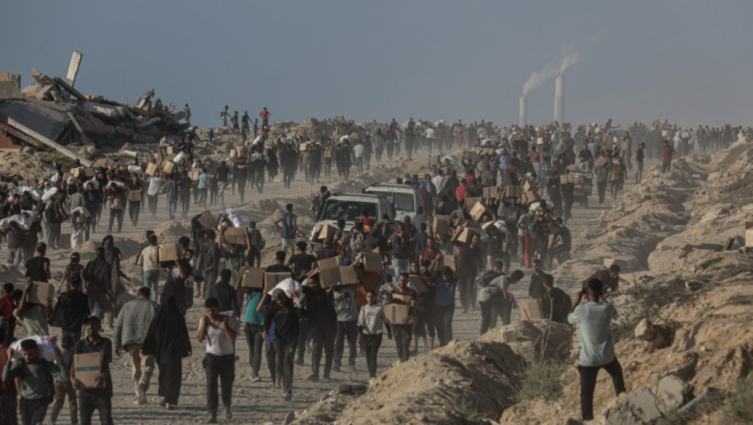 Focuri trase de militarii israelieni au avut efecte tragice în Gaza, cauzând cel puțin 50 de victime, relatează comunicatul Ministerului Sănătății din Gaza citat de digi24.ro.