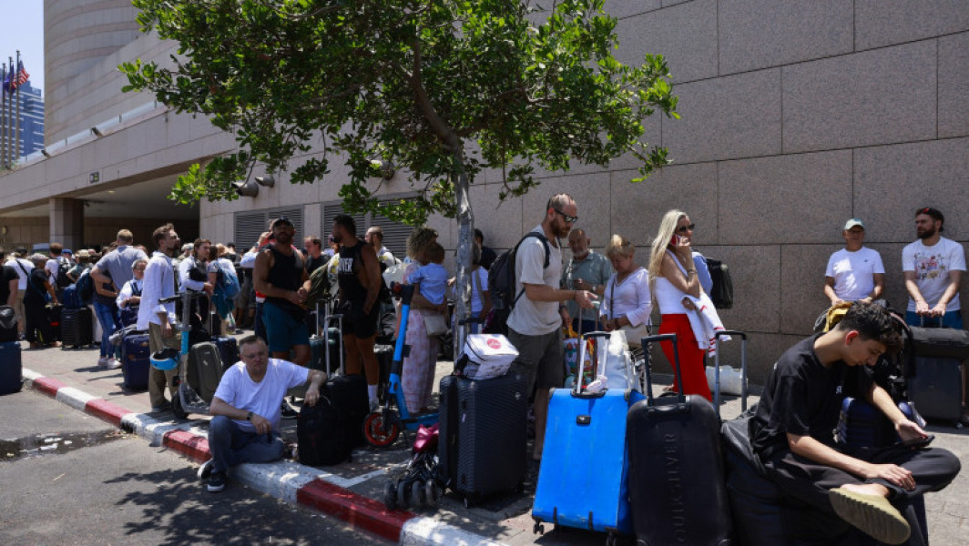 Grecia a evacuat miercuri 105 de cetățeni eleni și membri ai familiilor lor din Israel, potrivit AFP, citată de Agerpres. Operatiunea s-a desfășurat prin Egipt, în contextul escaladării conflictului dintre Israel și Iran. Grecii au transportat persoanele evacuate de la Sharm el-Sheikh, în Egipt, către Atena, la bordul unor avioane C-130 și C-27 ale forțelor aeriene elene, conform comunicatului Ministerului de Externe al Greciei.