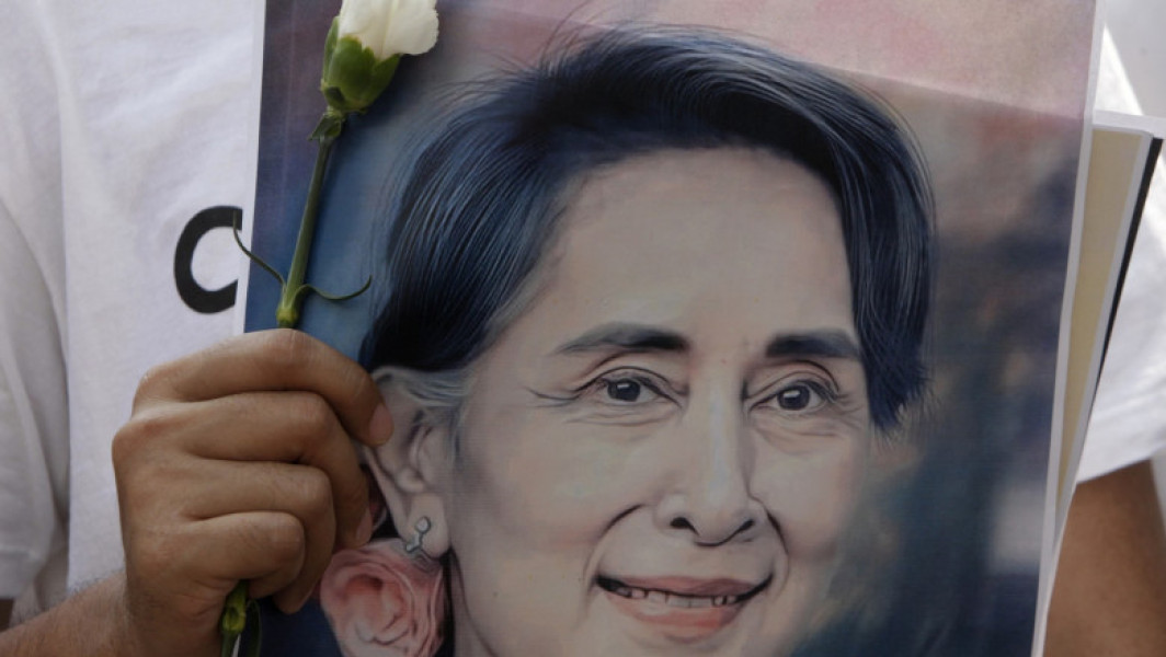 Imagini rare cu Aung San Suu Kyi în interiorul unei săli de judecată din Myanmar