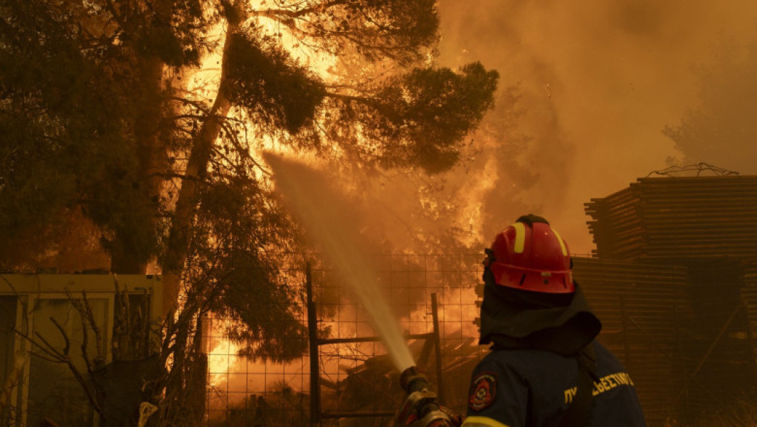 Grecia declară stare de urgență pe insula Chios din cauza incendiilor devastatoare