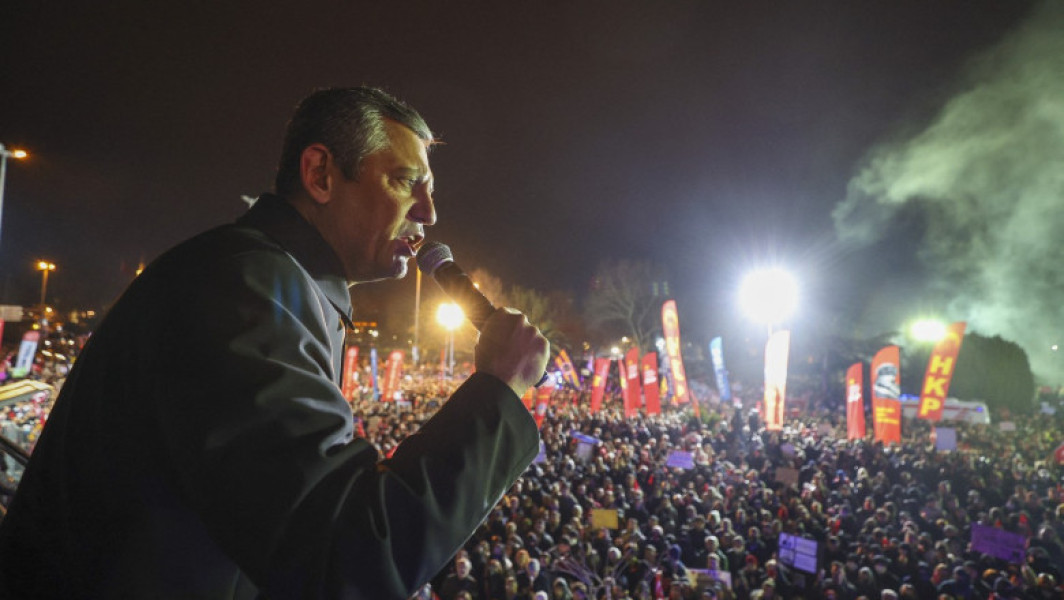 Parchetul din Ankara a deschis o anchetă împotriva liderului opoziției, Ozgur Ozel, pentru "insulta adusă președintelui" și alte infracțiuni, relatează digi24.ro. Aceasta este cea mai recentă acțiune într-o serie de procese ce vizează lideri ai Partidului Republican al Poporului (CHP), principală formațiune politic-electorală de opoziție din Turcia.