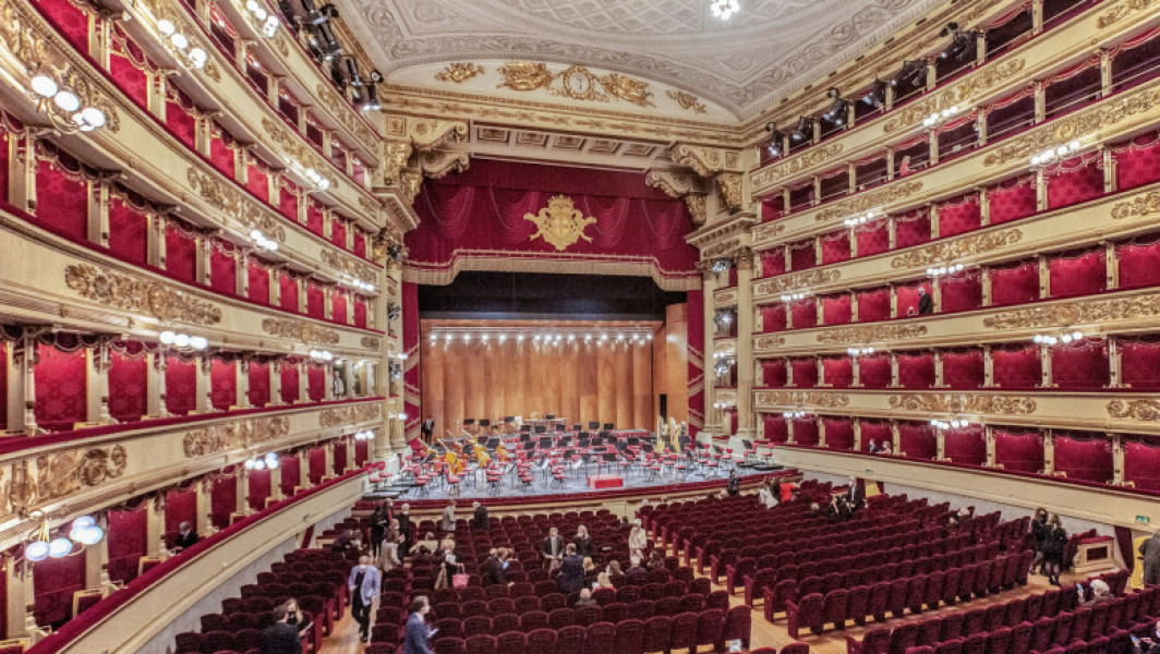 Reguli stricte de vestimentație la operă: La Scala din Milano interzice pantaloni scurți și slapi