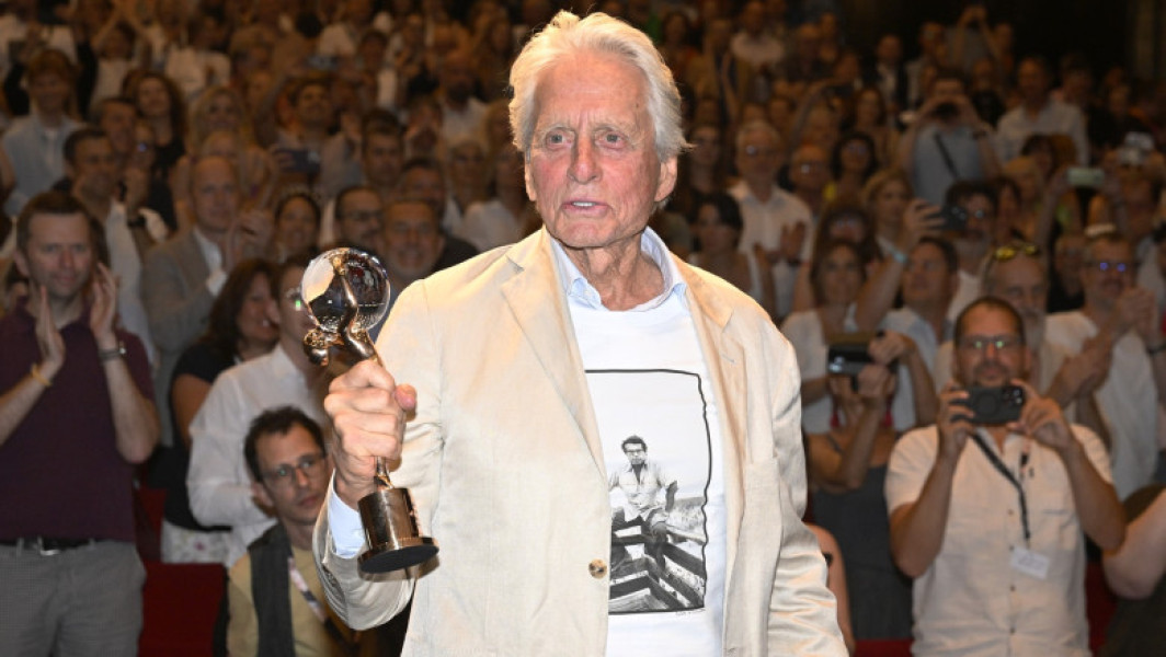Michael Douglas, actor american cu două premii Oscar, se retrage din activitate, cel puțin momentan, și nu are planuri de revenire, cu excepția cazului în care apare o oportunitate cu totul specială. Într-un interviu acordat duminică la Festivalul Internațional de Film de la Karlovy Vary, din Cehia, actorul în vârstă de 80 de ani a spus că a luat această decizie după aproape 60 de ani de carieră.