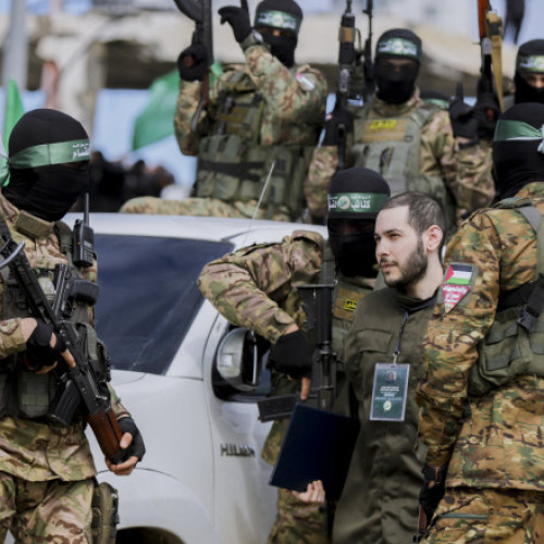 Negocierile dintre Israel și Hamas, deschise în Qatar, au ajuns în impas după trei zile de discuții indirecte, anunță un oficial palestinian citat de BBC. Potrivit acestuia, principalele obstacole rămân modul în care va fi distribuit ajutorul umanitar în timpul armistițiului și retragerea trupelor israeliene din Gaza.