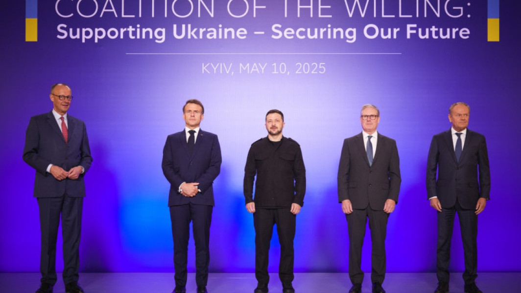 Europa și Marea Britanie renunță la planurile de a trimite mii de soldați în Ucraina, după ce încercările lui Donald Trump de a negocia încetarea războiului au eșuat, relatează Digi24.ro. Potrivit informațiilor, grupul denumit „coaliția celor dispusi” va concentra acum discuțiile pe susținerea Kievului într-un război de uzură împotriva forțelor ruse.