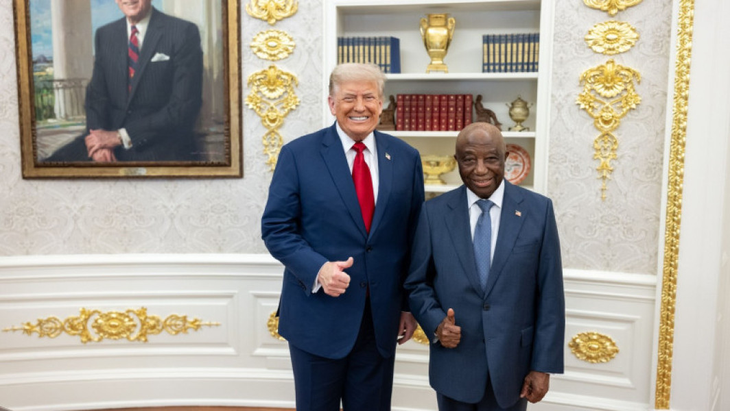 Donald Trump l-a felicitat pe președintele Liberiei pentru nivelul său de engleză