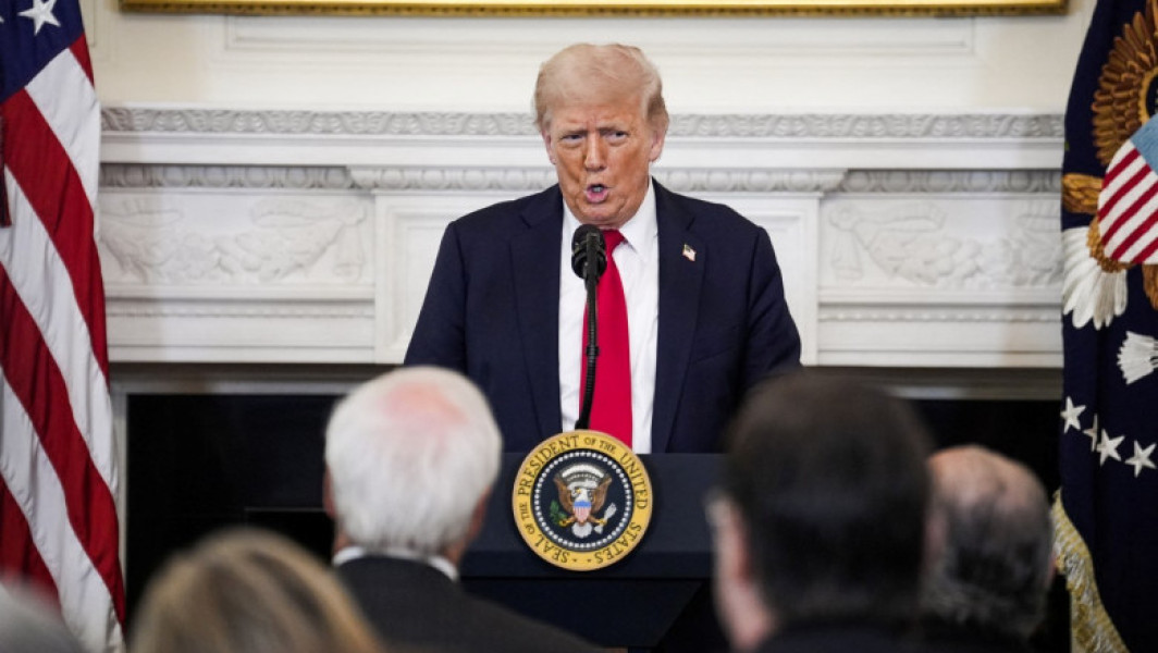 Trump amenință cu taxe vamale asupra produselor farmaceutice și semiconductori din SUA
