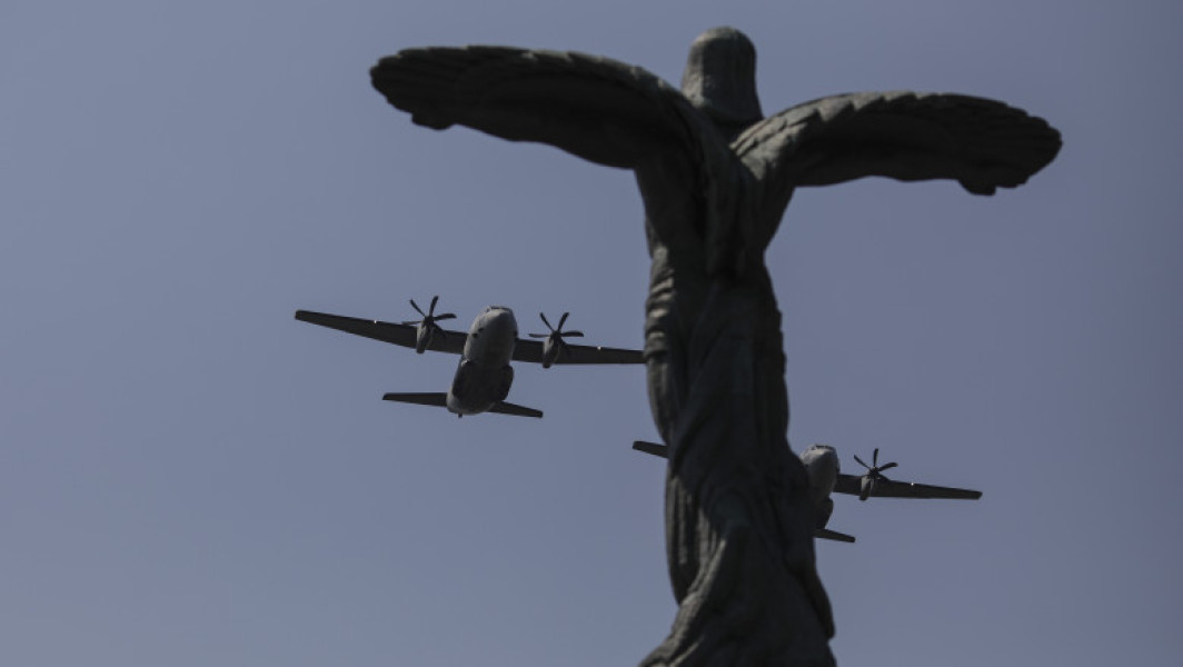 Ziua aviației române și a forțelor aeriene, sărbătorită cu spectacole aeriene la București