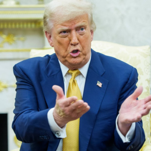 Donald Trump a intentat un proces împotriva Wall Street Journal și a companiei-mamă Dow Jones, acuzând defăimare după publicarea unui articol despre o scrisoare atribuită fostului președinte al SUA și destinată lui Jeffrey Epstein. Conform digi24.ro, ziarul Wall Street Journal a scris joi că numele lui Trump apare pe o notă personală indecentă, trimisă lui Epstein în 2003, și menționează existencea altor scrisori într-un album legat în piele, pentru aniversarea de 50 de ani a lui Epstein, cu aproximativ trei ani înainte de acuzațiile de abuz.