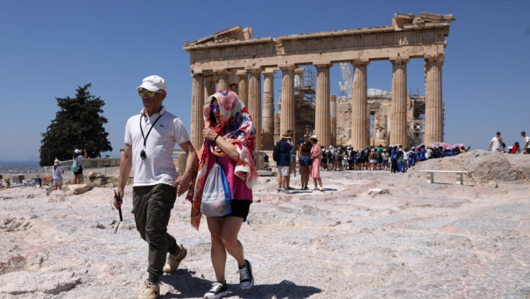 Grecia se confruntă cu un val de caniculă extremă, care va începe luni și va atinge cel mai înalt punct marți. Potrivit serviciului meteorologic național (EMY), temperaturile pot ajunge până la 43 de grade Celsius.
