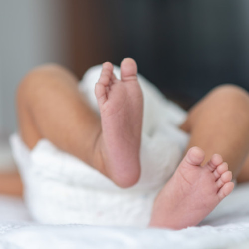 copil de patru luni depistat cu cocaină la beziers. părinții, acuzați de droguri