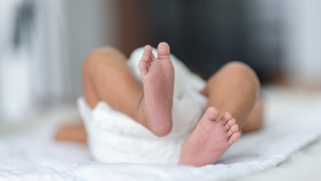 copil de patru luni depistat cu cocaină la beziers. părinții, acuzați de droguri