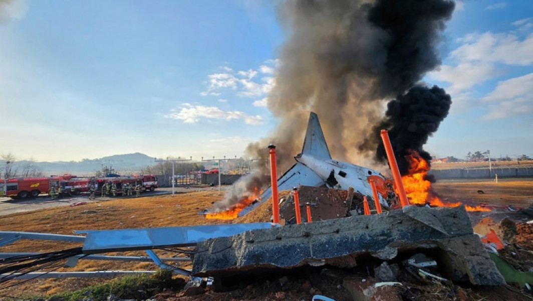 Un accident aerian devastator s-a produs pe 29 decembrie 2024 pe aeroportul din Muan, Coreea de Sud, implicând un avion al companiei Jeju Air. Avionul Boeing 737 s-a lovit de un zid de beton la capătul pistei, după ce a avut probleme în timpul aterizării, ucigând 179 de dintre cei 181 de oameni aflați la bord.