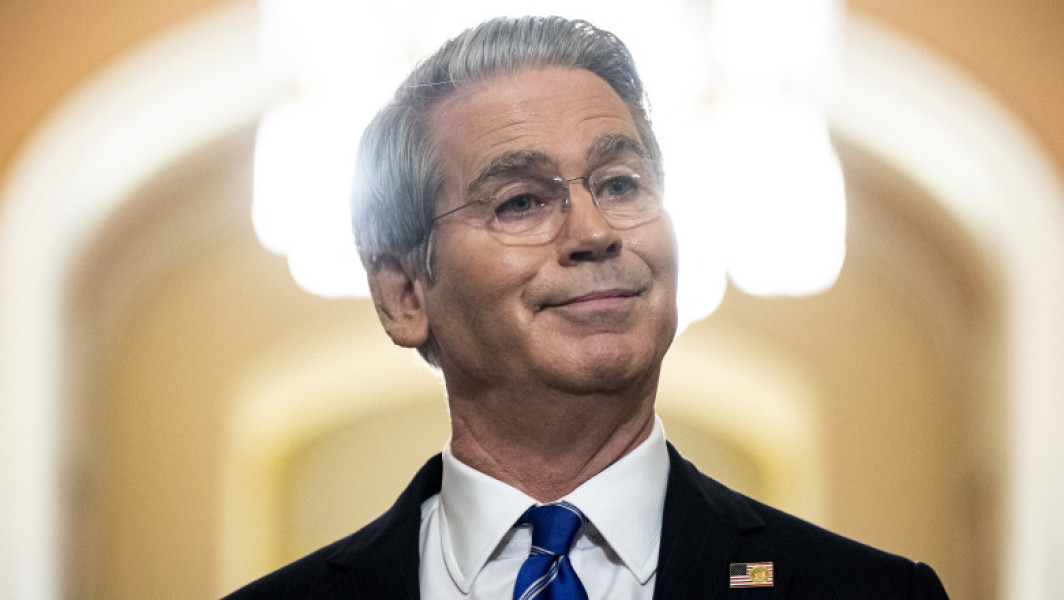 Statele Unite vor să se asigure că aliații europeni se alătură eventualelor tarife secundare impuse Rusiei, a declarat secretarul Trezoreriei americane, Scott Bessent. Într-un interviu pentru CNBC, acesta a spus că „Petrolul rusesc va fi supus unor tarife secundare de până la 100%” și i-a îndemnat pe partenerii europeni, care au vorbit mult despre aceste măsuri, să se alăture dacă Washingtonul va decide să le pună în aplicare.