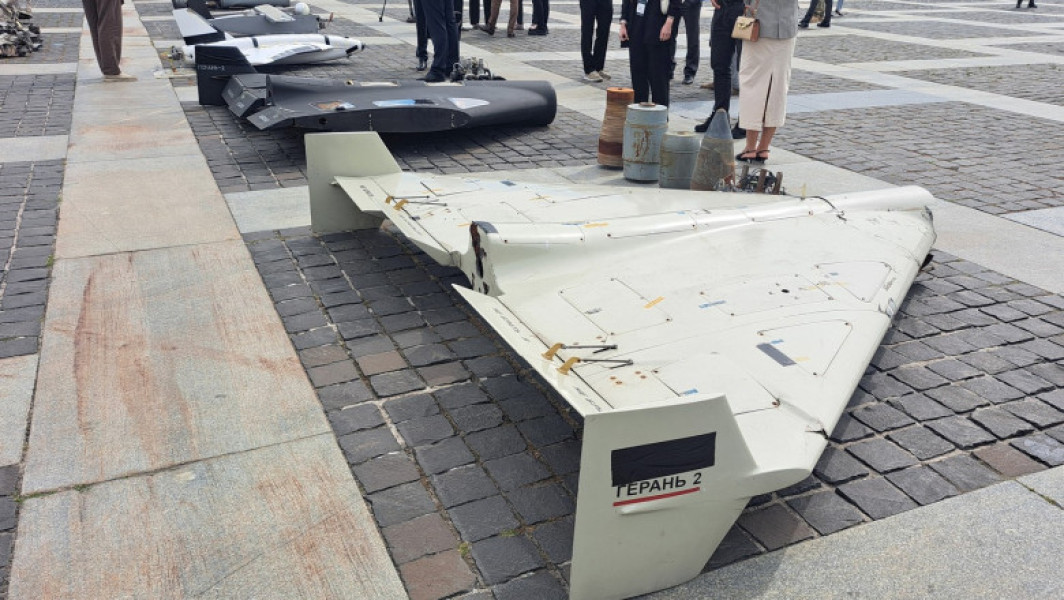 Fabrica din Rusia, descrisă ca fiind cel mai mare producător de drone de atac din lume, a fost prezentată într-un documentar difuzat de canalul de televiziune al armatei, Zvezda. În imagini, se pot vedea și adolescenți implicați în fabricarea dronelor kamikaze utilizate pentru atacurile asupra Ucrainei, relatează Reuters.