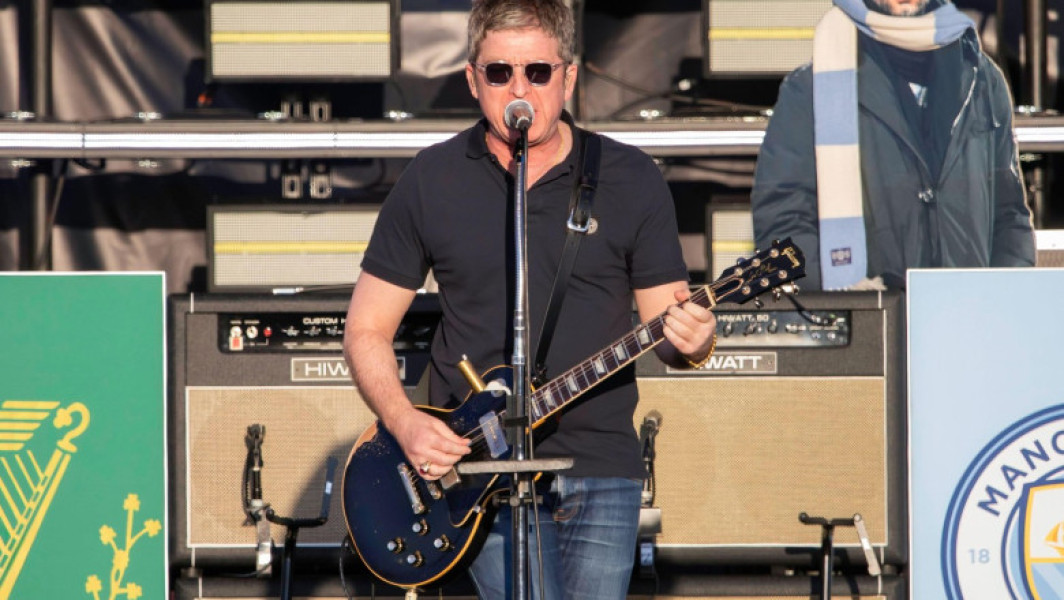 Oasis le-a transmis fanilor să nu se ascundă dacă se îndrăgostesc în timpul concertelor
