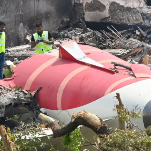 raportul preliminar despre prăbușirea avionului air india stârnește întrebări și speculații
