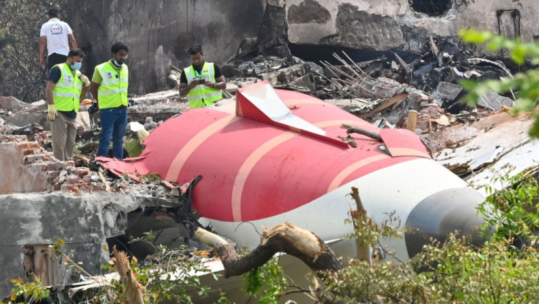 raportul preliminar despre prăbușirea avionului air india stârnește întrebări și speculații