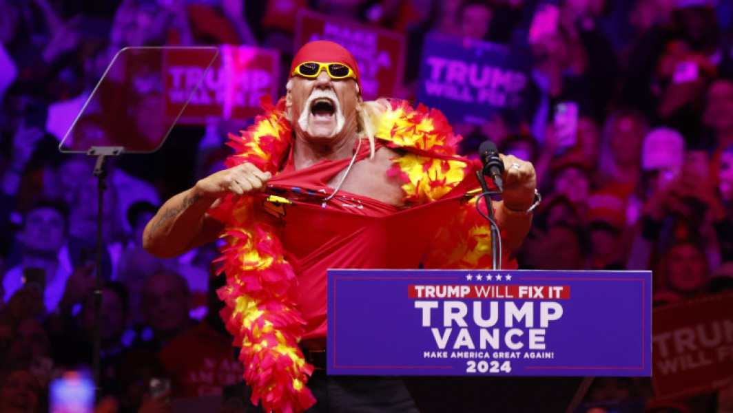 Donald Trump îi aduce un omagiu lui Hulk Hogan, simbol al miscării MAGA