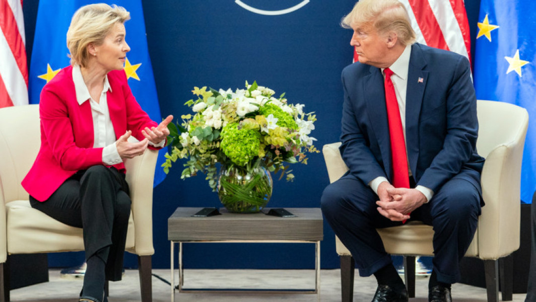 Ursula von der Leyen și Donald Trump se întâlnesc pentru discutarea relațiilor comerciale între UE și SUA