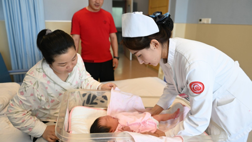 China anunță vouchere de aproximativ 420 de euro pentru fiecare copil pentru a încuraja nașterile