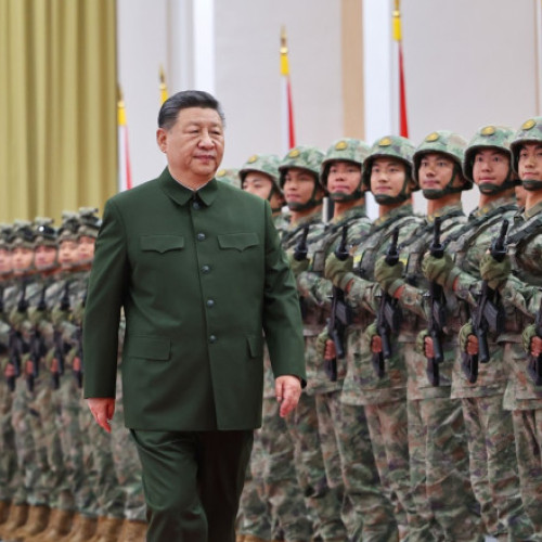 Xi Jinping, liderul suprem al Chinei, ar putea fi nevoit să delegate o parte din putere, potrivit analizei publicate de Digi24.ro. Presiunile politice și economice tot mai mari, precum și dificultățile în gestionarea crizei economice, par să încline balanța spre o schimbare semnificativă în conducerea țării. În ultimele luni, speculațiile despre slăbirea influenței lui Xi au crescut, iar unii observatori consideră că nu este exclus ca el să cedeze o parte din autoritate adjunctilor săi.