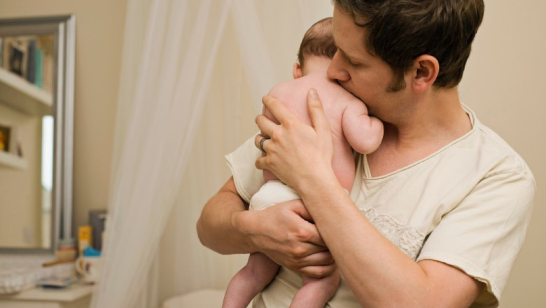 Spania extinde concediul parental pentru mame și tați, incluzând o săptămână suplimentară de concediu după naștere