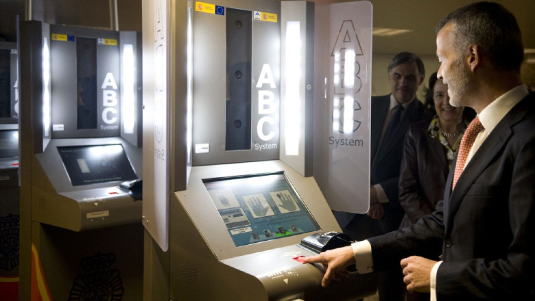 UE implementează un sistem biometric nou pentru controlul frontierelor începând cu 12 octombrie