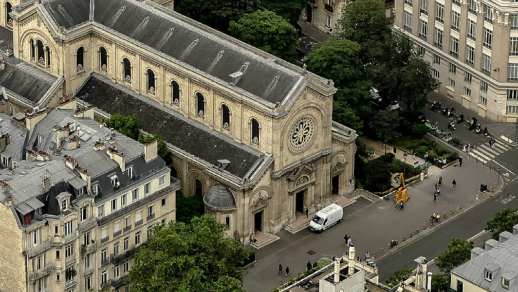 Roman arestat la Paris pentru incendierea unei biserici istorice