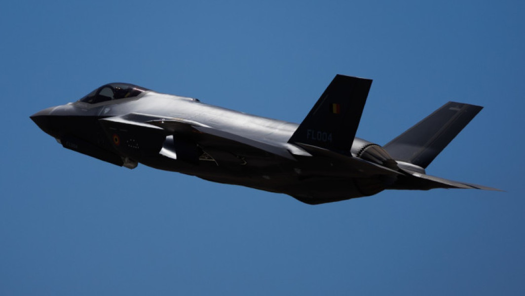 Avion F-35 al Marinei SUA s-a prăbușit în California, pilotul a fost salvat