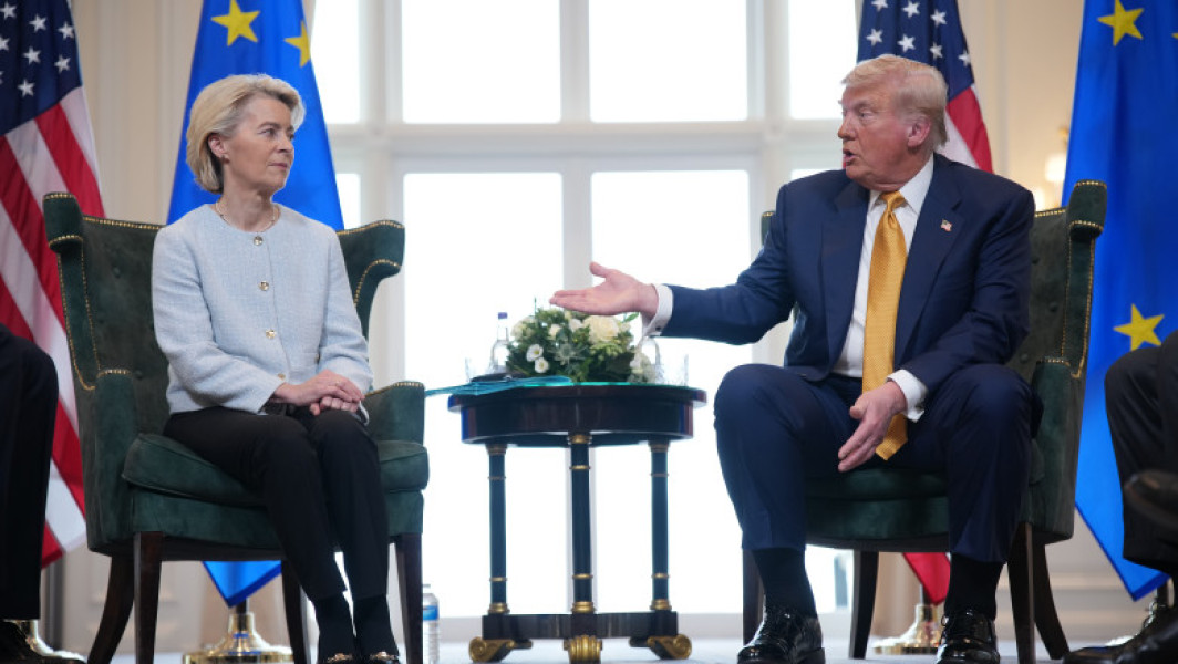Europa a cedat de mai multe ori în fața președintelui Donald Trump, în ciuda promisiunilor și a multor angajamente. Potrivit unui articol de opinie publicat de profesorul și copreședintele institutului Itinera, Marc de Vos, Europa a fost nevoită să plătească pentru a menține anumite beneficii în relația cu Statele Unite.