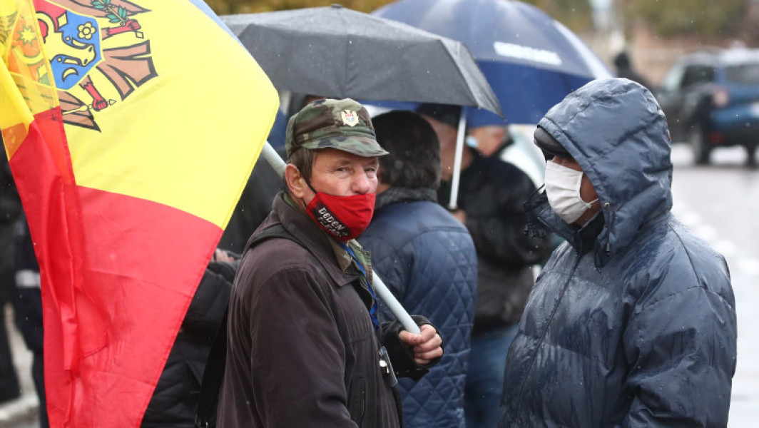 Rusia își intensifică eforturile de influențare a moldovenilor din diasporă, pentru a nu merge la vot în alegerile parlamentare din luna septembrie, avertizează consilierul pentru securitate națională al președintei Maia Sandu, Stanislav Secrieru. Potrivit Politico, oficialul a declarat că au observat o creștere rapidă a dezinformării adresate aproape unui sfert de milion de alegători din diaspora, înainte de scrutin.