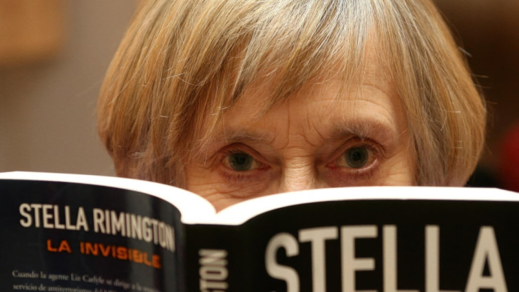 Stella Rimington, prima femeie care a condus serviciul britanic de securitate și contraspionaj MI5, a decedat la vârsta de 90 de ani, informează Reuters. Ea s-a alăturat MI5 în anul 1969 și a devenit șefa serviciului în 1992, rămânând în funcție până în 1996, conform Agerpres.