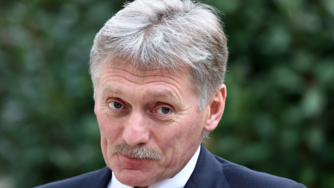 relațiile între Rusia și Statele Unite necesită timp pentru a se îmbunătăți, afirmă purtătorul de cuvânt al Kremlinului, Dmitri Peskov, citat de agenția TASS. El subliniază că deteriorarea relatiilor dintre cele două țări, care a avut loc subse de mandatul lui Joe Biden, a fost fără precedent și încă are un impact mare. Peskov menționează că procesul de revenire la o situație normală va fi lent, din cauza inerției acestei deteriorări.