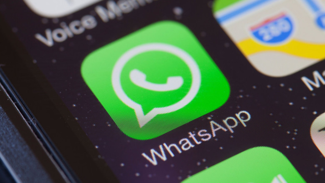WhatsApp a eliminat 6,8 milioane de conturi legate de escroci în prima jumătate a anului, a declarat compania mamă Meta, relatează digi24.ro. Potrivit companiei, multe dintre aceste conturi erau conectate la centre de escrocherii din Asia de Sud-Est, unde organizațiile criminale foloseau adesea munca forțată pentru a-și desfășura activitatea.