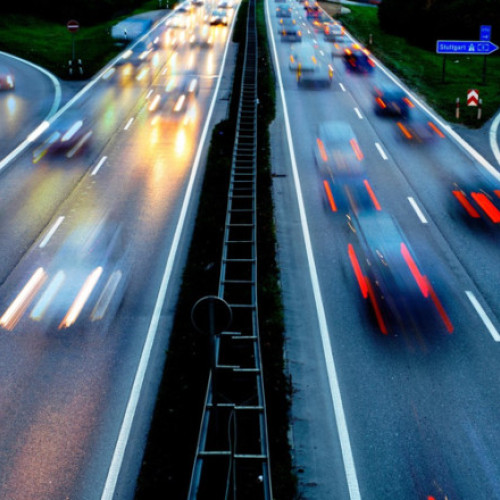 Un șofer de Porsche surprins circulând cu 320 km/h pe o autostradă din Germania