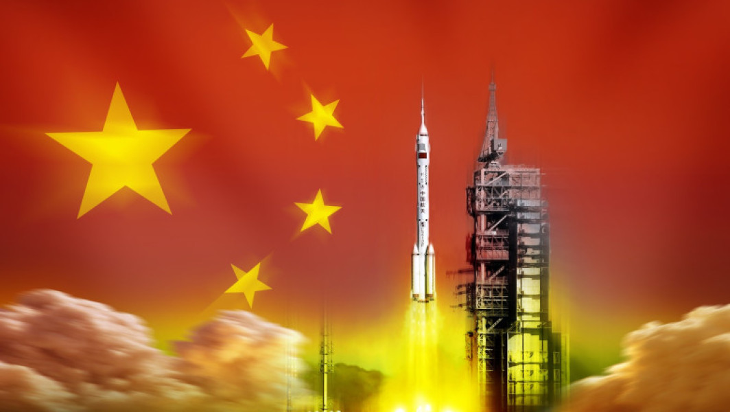 China a efectuat primul test al unui modul de aselenizare, într-un pas important pentru programul său spațial cu echipaj uman, transmite joi Reuters, citând oficiali ai agenției spațiale chineze. Sistemele de coborâre și urcare ale modulului, numit Lanyue, au trecut cu succes o serie de verificări într-o platformă specială din provincia Hubei, care simulatează suprafața lunară. Potrivit reprezentanților, testul a fost complex și de durată, implicând diverse condiții operative, ceea ce marchează o etapă semnificativă în dezvoltarea programului lunar cu echipaj uman al Chinei.