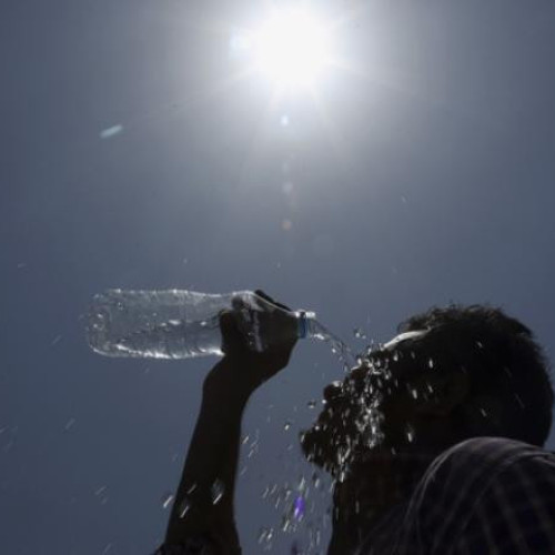 Val de caniculă cu temperaturi de peste 40 de grade Celsius în Franța