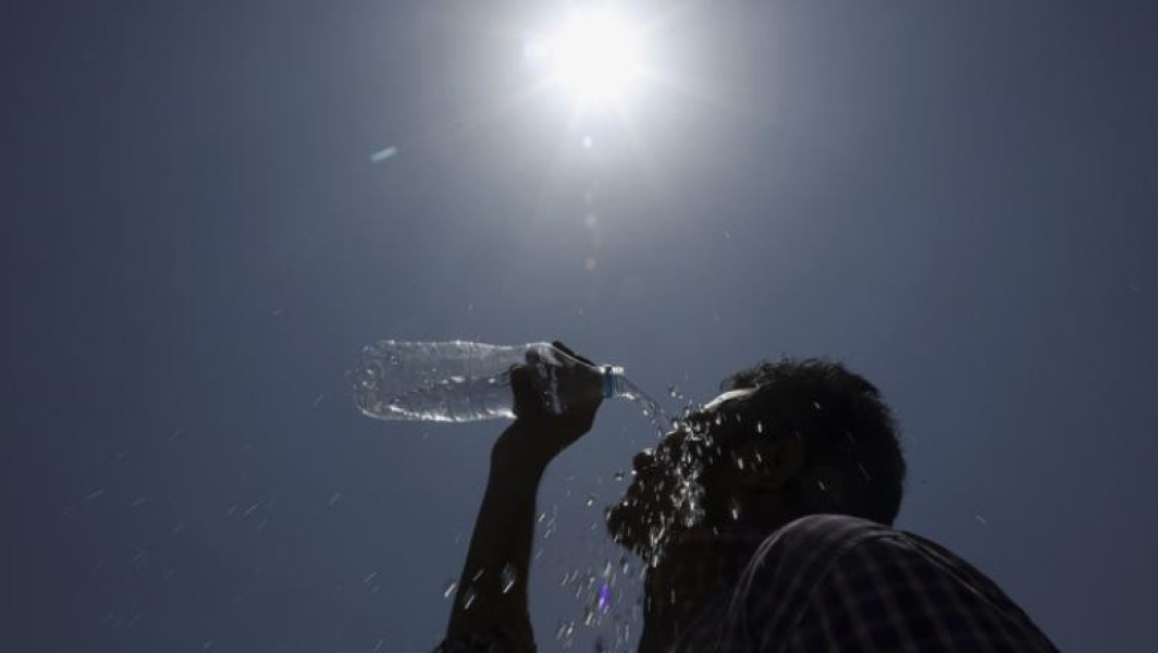 Val de caniculă cu temperaturi de peste 40 de grade Celsius în Franța