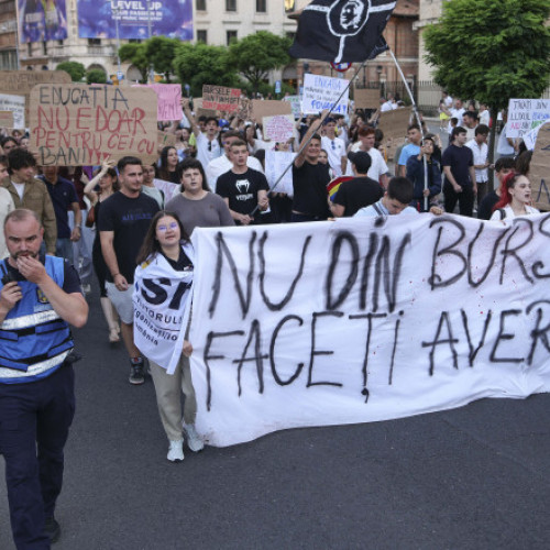 ANOSR: Sistemul de burse a fost constant subfinanţat, iar acum va scădea la jumătate. 44.000 de studenți, afectați