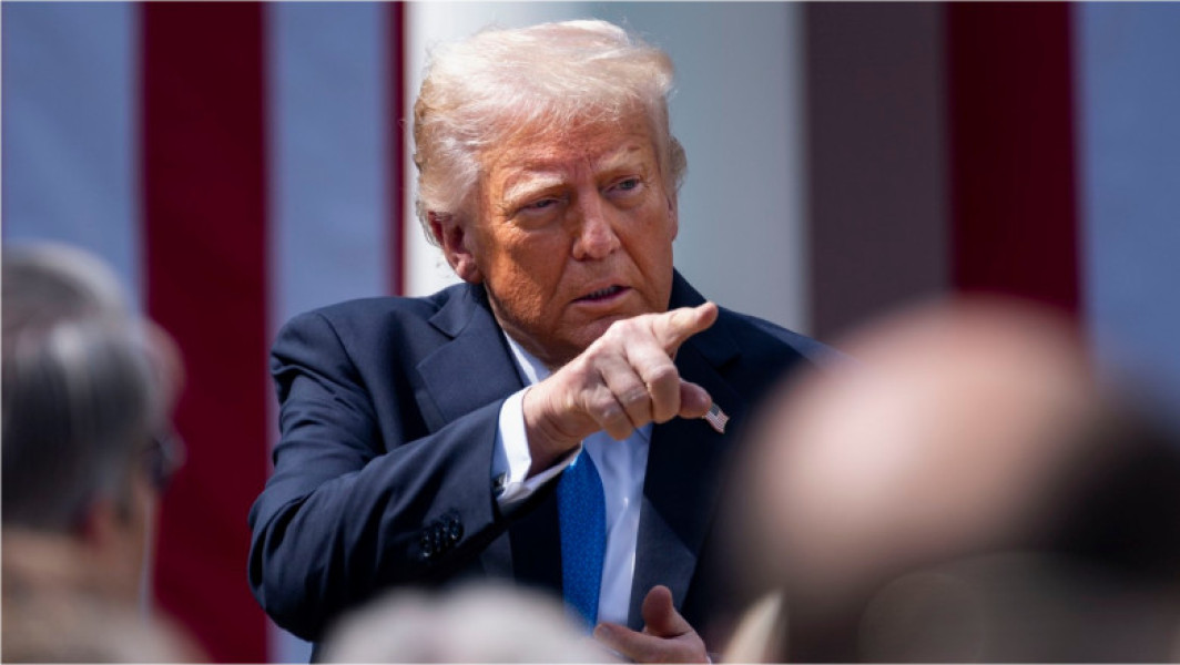 Trump le-a spus liderilor europeni și ucraineni că SUA sunt dispuse să ofere garantii de securitate pentru Ucraina, dar cu anumite condiții, conform declarațiilor a trei surse apropiate discuțiilor. Un oficial britanic a menționat că președintele american nu a clarificat exact ce înțelege prin garantii de securitate și a discutat doar despre un concept mai larg.