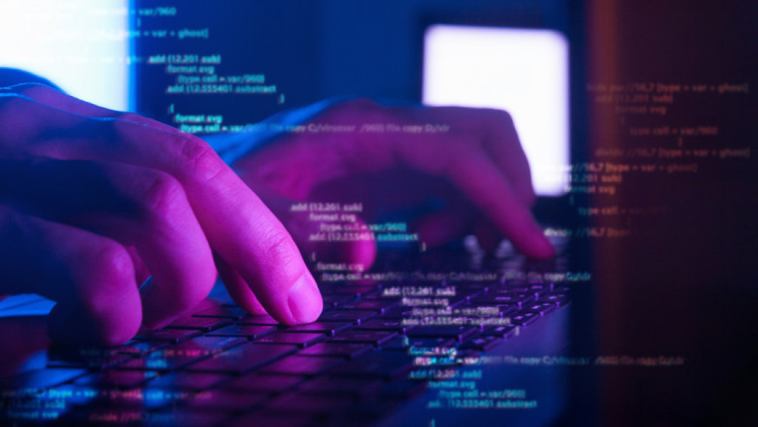 Un atac cibernetic a fost evitat de către autoritățile poloneze într-un oraș important, relatează digi24.ro. Viceprim-ministrul Krzysztof Gawkowski, care este și ministru al afacerilor digitale, a declarat joi că un atac major care putea duce la lipsă de apă pentru locuitori a fost dejucat în ultimul moment. El a adăugat că serviciile de informații au intervenit foarte rapid pentru a preveni dezastrul, dar nu a declarat cine se află în spatele atacului sau care este orașul vizat.