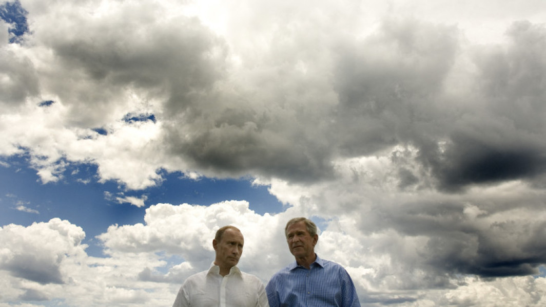 Vladimir Putin, primul lider rus care vizitează Alaska, un teritoriu cumpărat de Moscova de la Statele Unite în 1867 pentru 7,2 milioane de dolari, a atras atenția internațională. Potrivit Digi24, această vizită marchează o premieră pentru un președinte rus, deși Putin a mai făcut în trecut mai multe vizite oficiale în SUA, în calitate de lider al Rusiei.