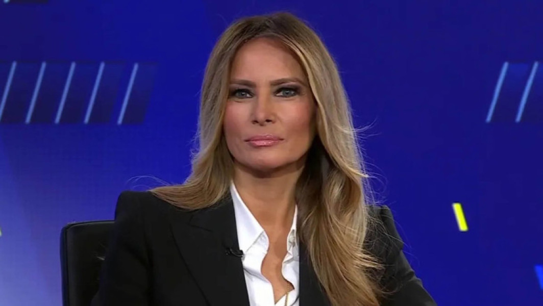 Melania Trump, soția fostului președinte american Donald Trump, a trimis o scrisoare personală către președintele rus Vladimir Putin, în care a abordat problema copiilor ucraineni duși în Rusia, relatează Reuters, citată de digi24.ro. Potrivit sursei, Donald Trump i-a înmânat personal scrisoarea lui Putin în timpul summitului lor din Alaska, însă Melania nu a participat la acea întâlnire.